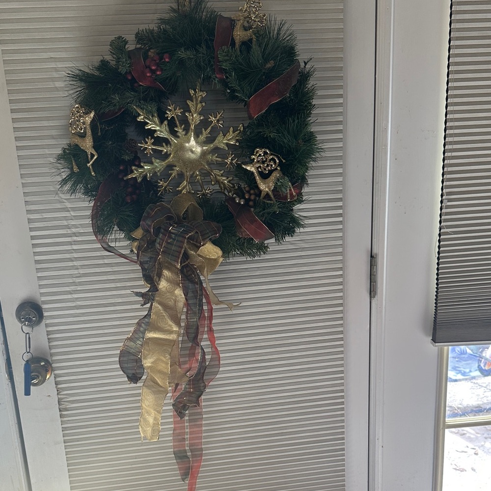 Festive Holiday Wreath with Gold Accents